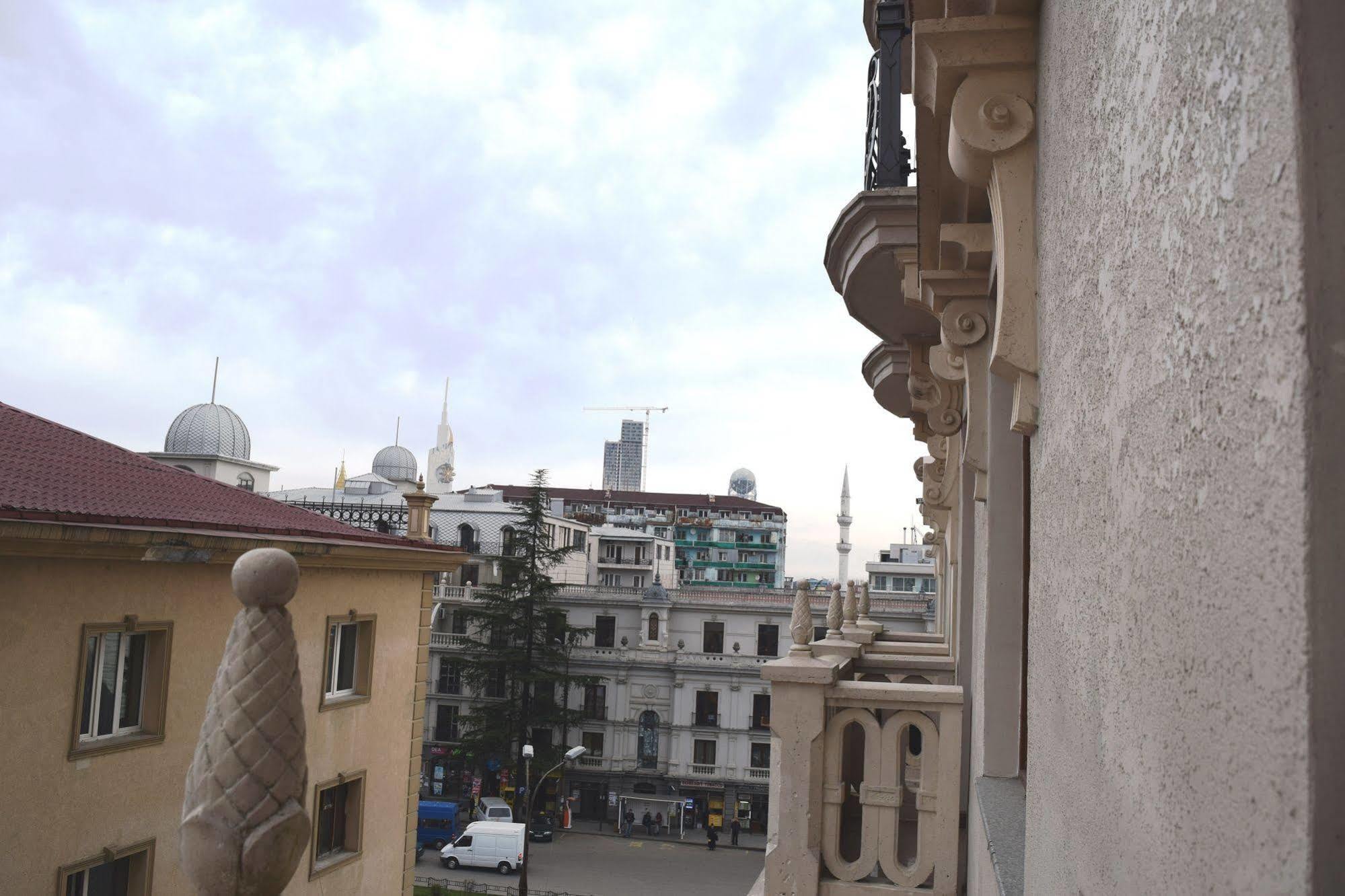 Odisea Apart Hotel Batumi Exterior foto